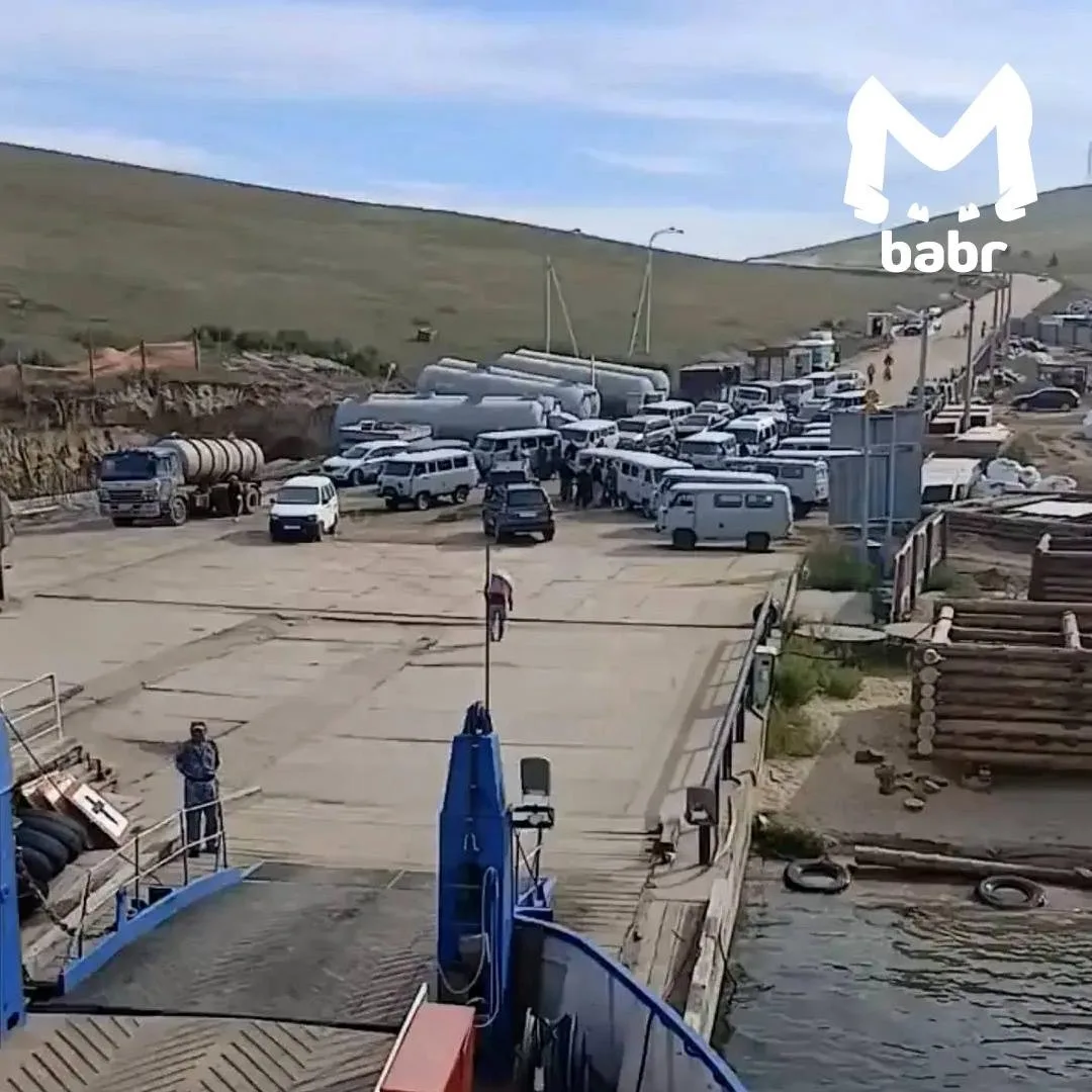 Жители Ольхона на несколько часов заблокировали переправу на остров из-за очередей.

Местным отменил