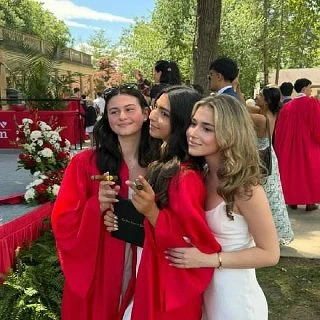 Младшая дочь Алсу, 18‑летняя Микелла, завершила обучение в американской школе. После скандала на шоу