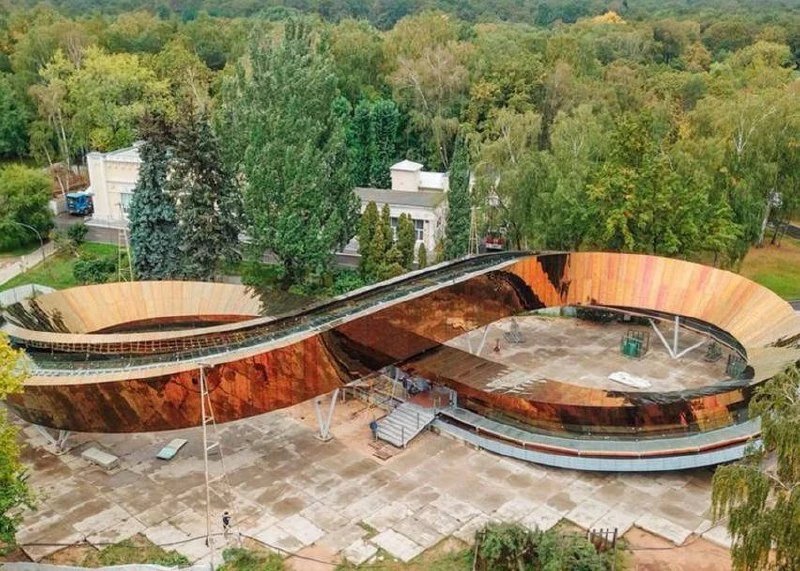 Прогулка в бесконечность  На ВДНХ после зимнего перерыва вновь открыли непрерывный переходный маршру
