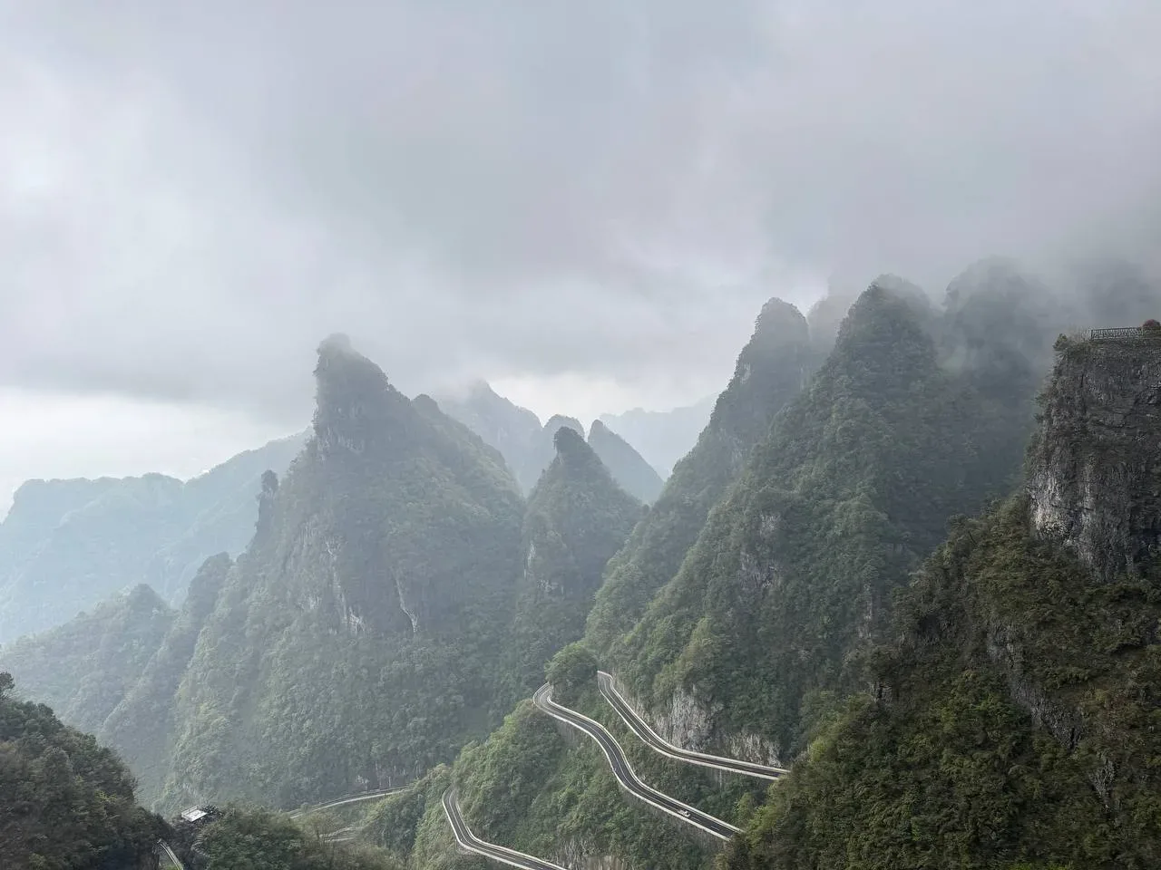 КИТАЙ, КОТОРЫЙ ВЗОРВЕТ МОЗГ: 8 дней между неоном и облаками 🏮🏔️