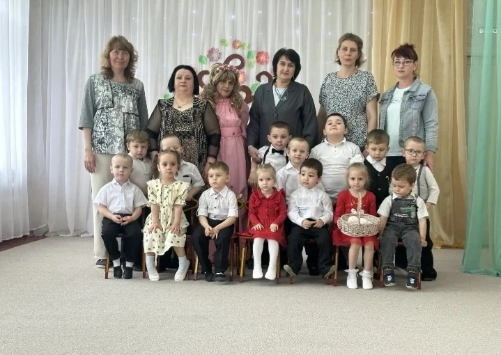 В младших группах "Искорки" и "Непоседы" прошло майское весеннее развлечение.
