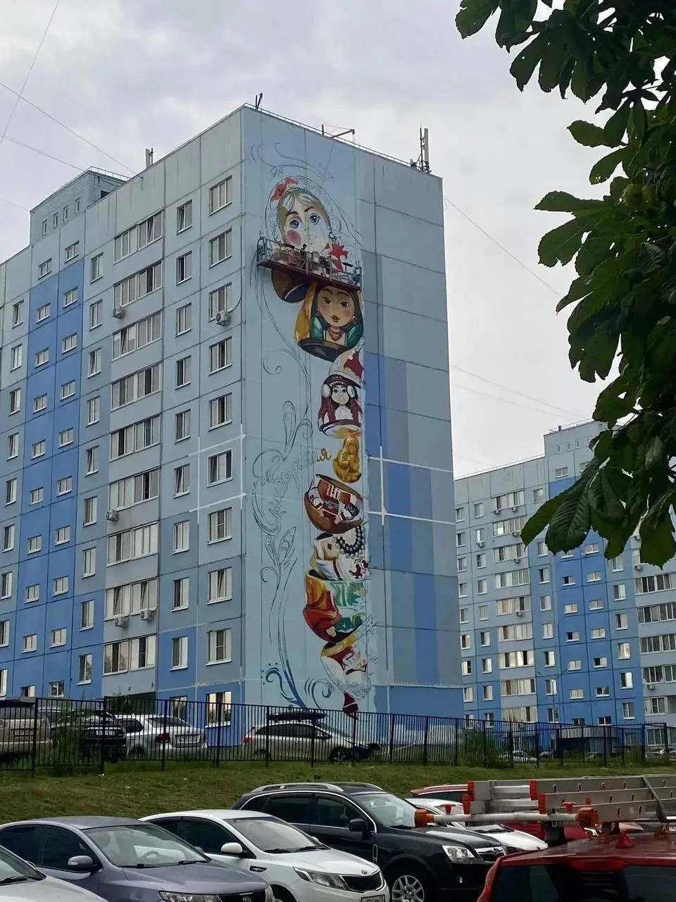 👀 В Ульяновске муралисты приступили к работе над полотном «Симбирская чебурашка»