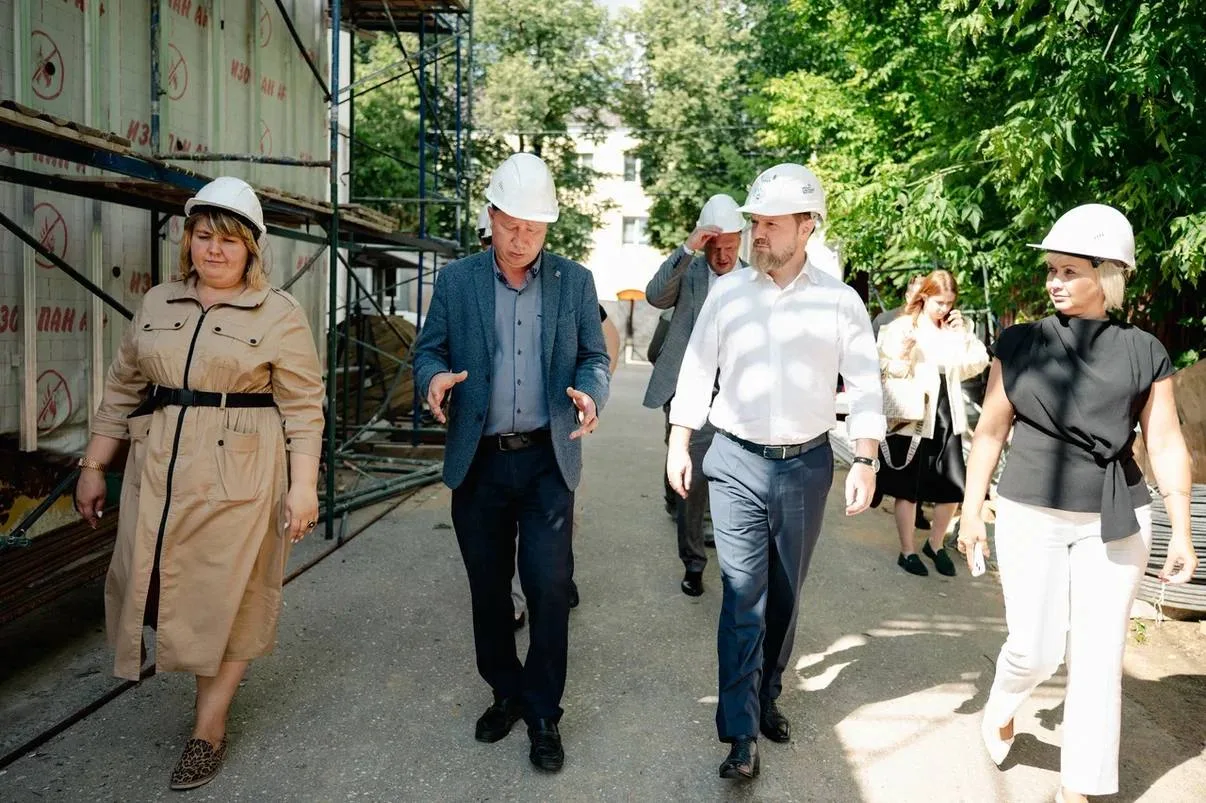 Готовность – более 60%

Главный врач Можайской больницы Александр Акименко доложил депутату Государс