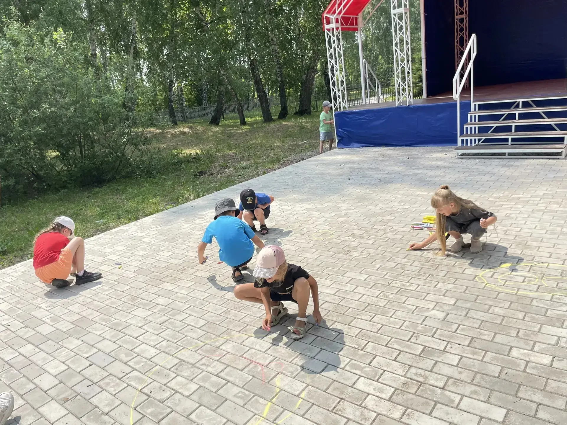 День силы улыбки

😁Ежегодно 15 июня отмечается один из добрых неофициальных праздников – День силы 