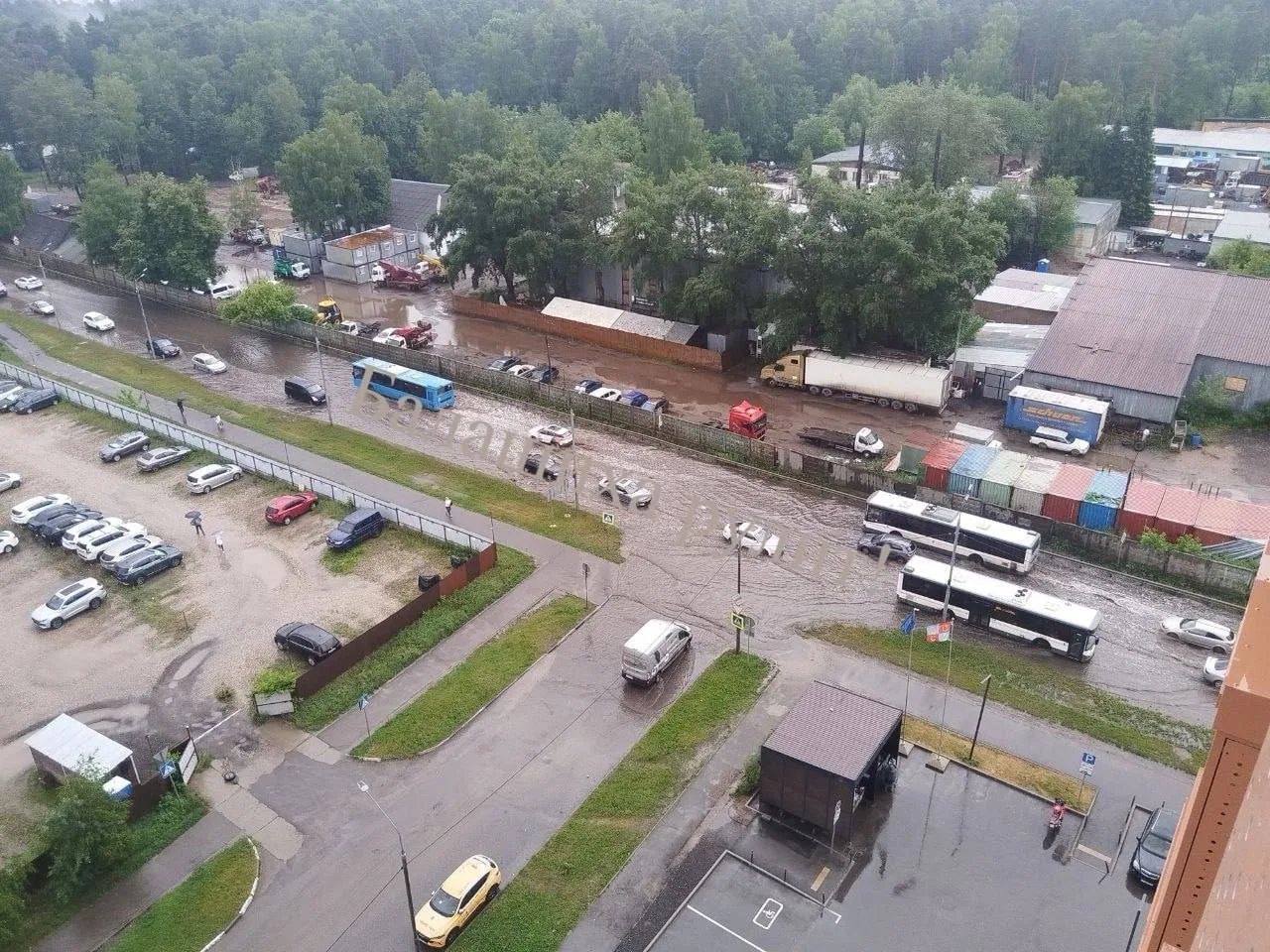 В Балашихе потоп у ЖК «Квартал Авиаторов»