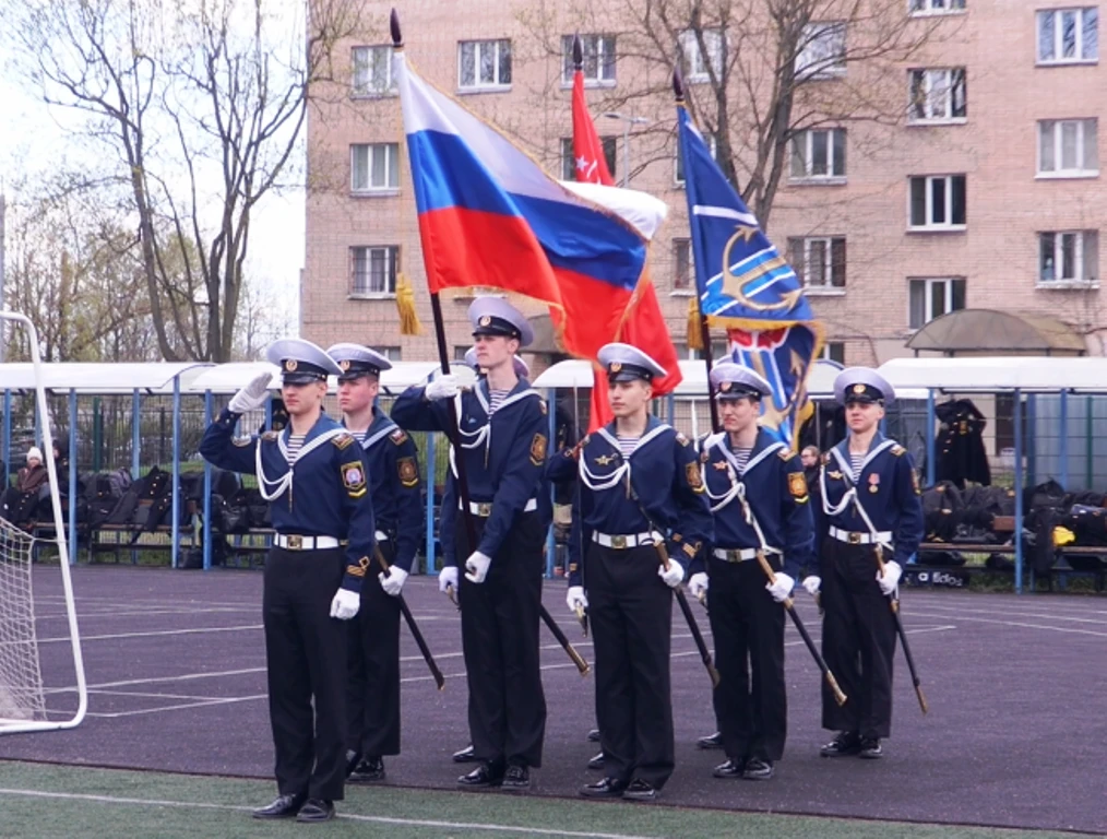 🎖️ В Морской технической академии имени адмирала Д.Н. Сенявина прошёл конкурс строевой выучки и песн