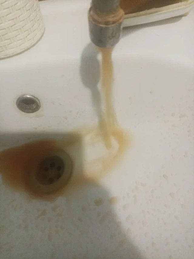 Жалоба на грязную воду на пятом этаже