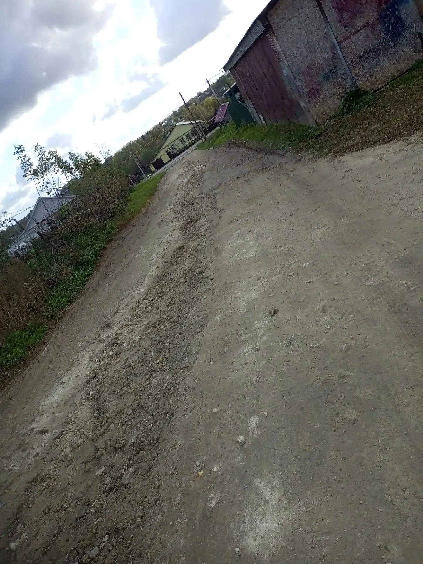 Пожалуйста. Переулок на Родионова и 2 ю П ятилетку. Вся дорога в канавах ,и не кому нет...