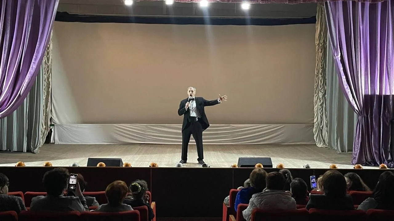 🎼 В Красном Луче с успехом прошла программа «Песни степного раздолья»  Артисты Луганской филармонии 
