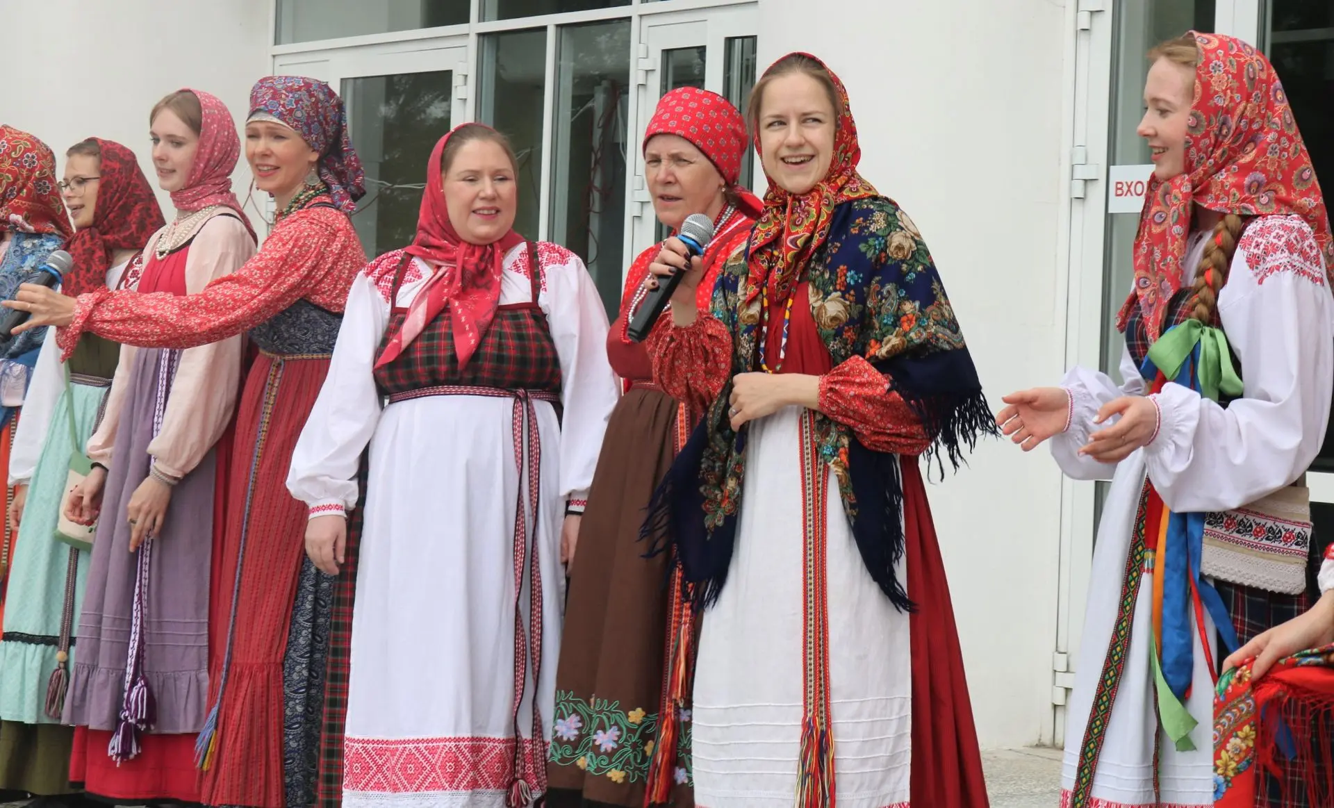 🎉 День России и День города отметили в Историческом парке премьерой пешеходной экскурсии и концерто