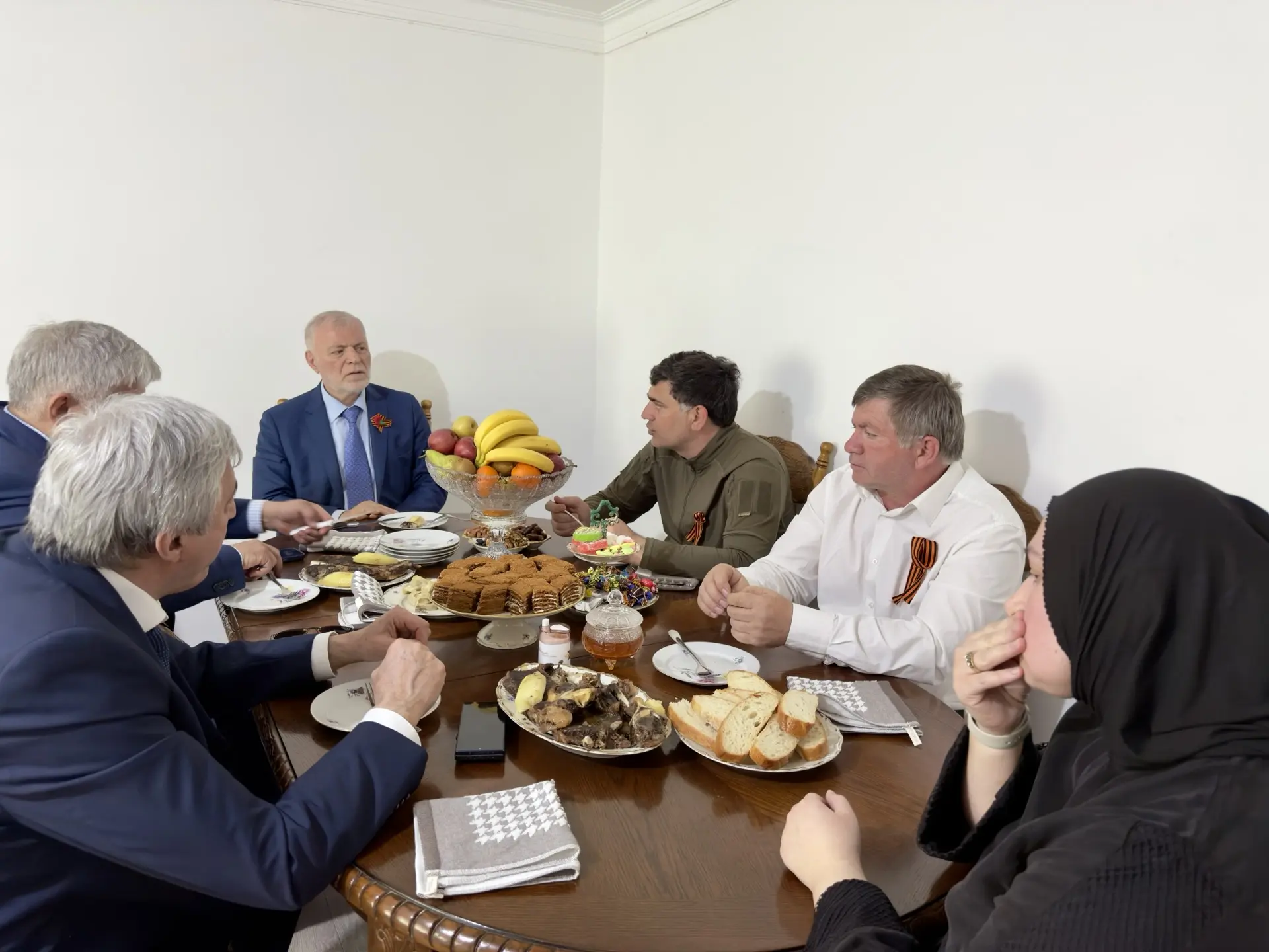 🌍Поддержка семей героев: 9 Мая в с.Новолакское Новолакского района посетили семьи погибших участнико