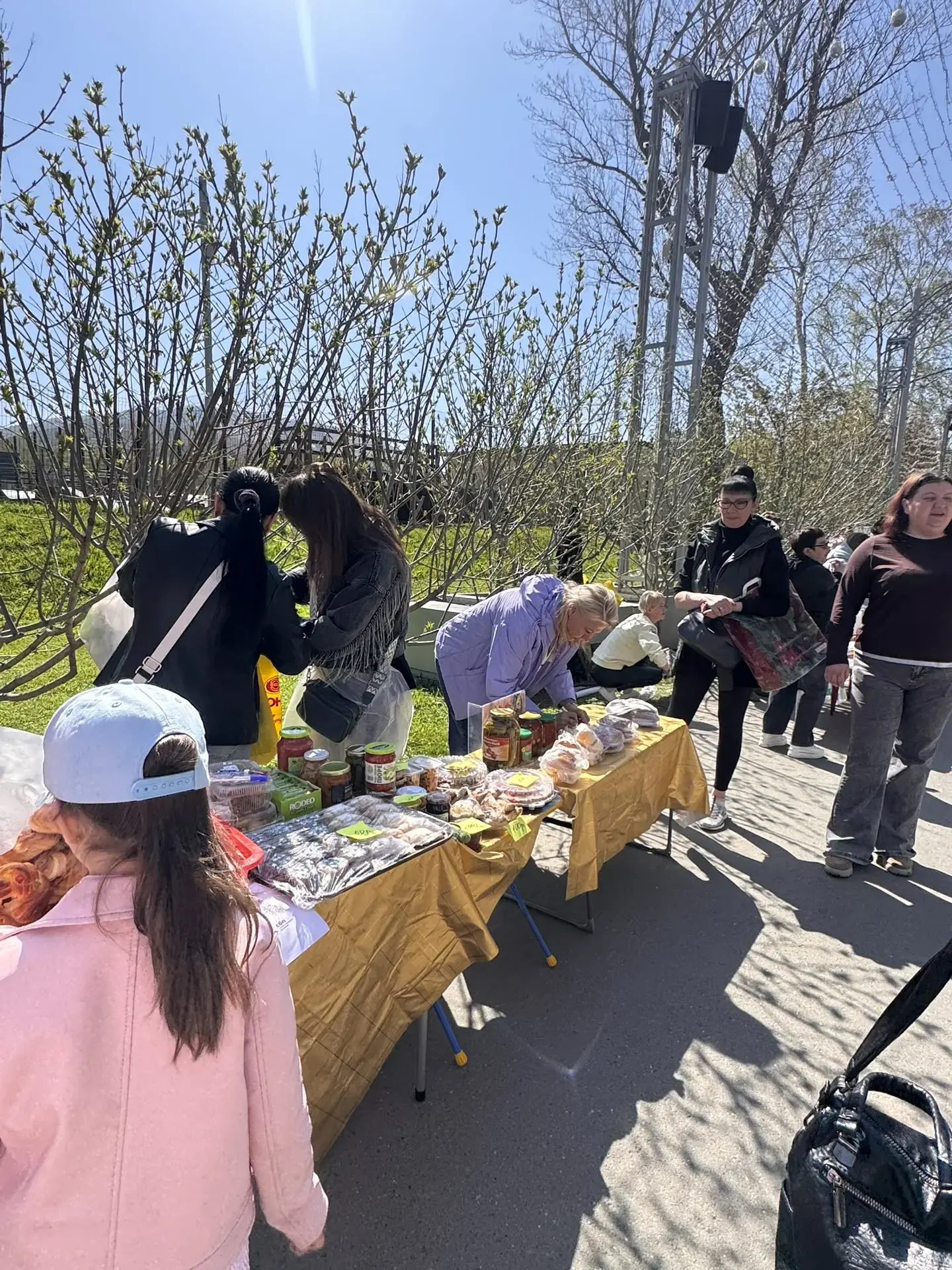 🤝 Ярмарка добра в парке Гагарина: тепло наших сердец для тех, кто рядом 💖✨