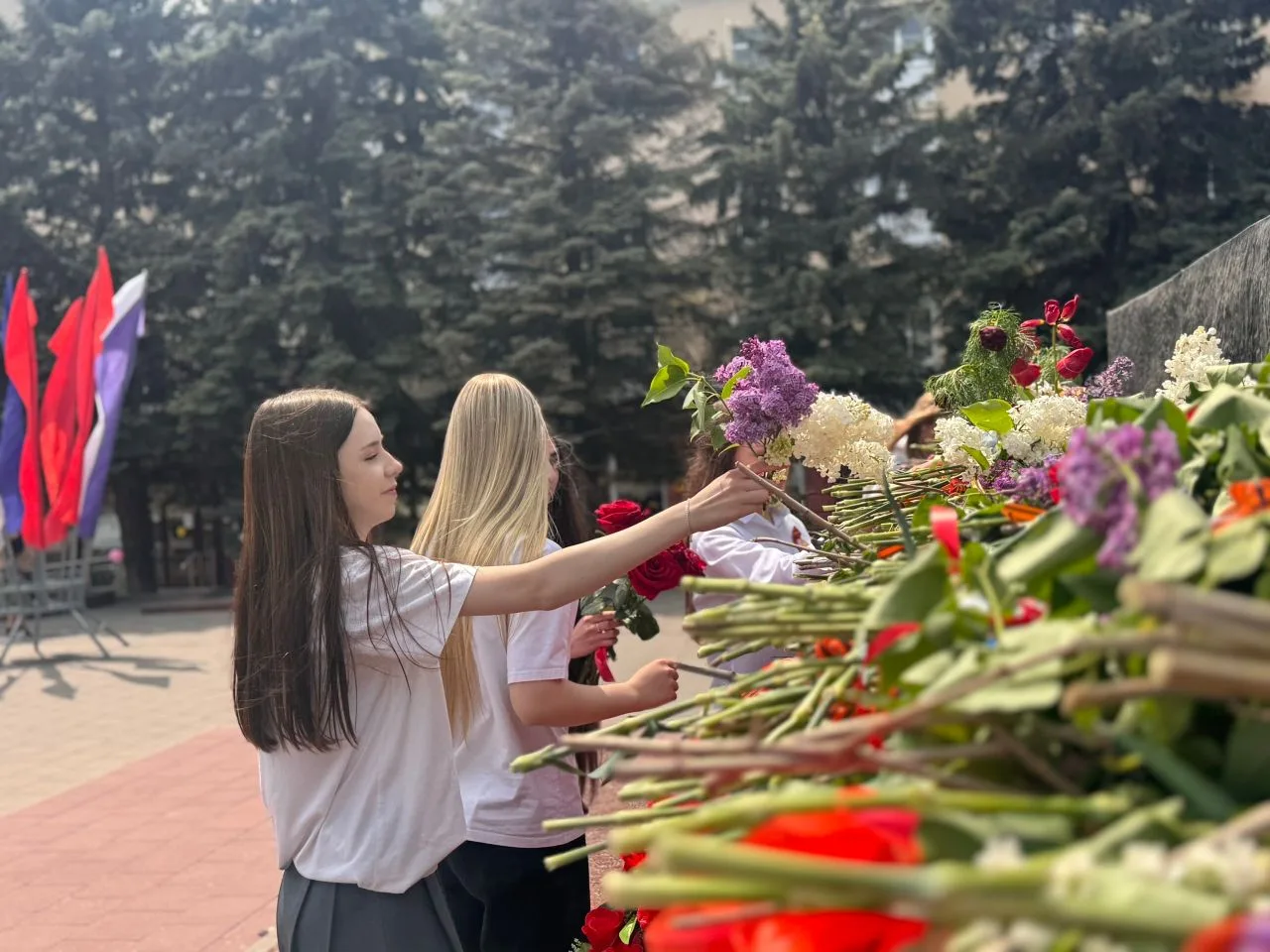 С Днём Победы! Мы помним! Мы гордимся🎗️!   Сегодня обучающиеся нашего лицея вместе с классными руков