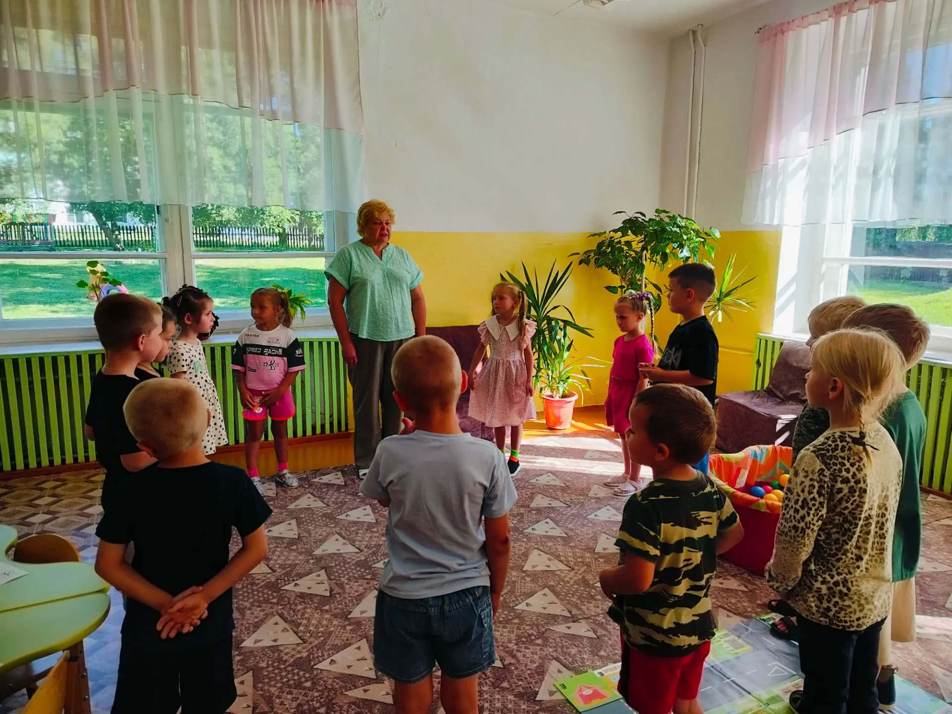 👥Сегодня подготовительную группу к себе в гости на игровое занятие пригласила педагог-...