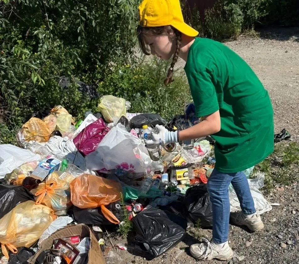 🌿 ДВЕ СМЕНЫ – ОДНА ЦЕЛЬ: ЧИСТАЯ ПЛАНЕТА!

Вот и завершились две смены экологических отрядов «Защитн