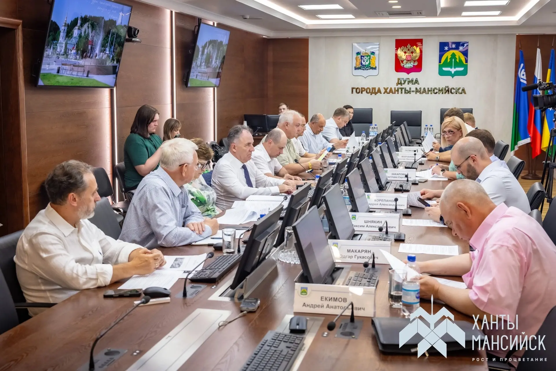 В Ханты-Мансийске прошло заседание комитета по городскому хозяйству 🏛️