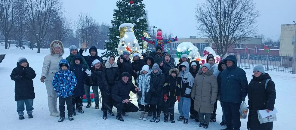 🎉🎉🎉Новогодние забавы для всей округи: ученики школы №27 подарили праздник микрорайону Углы🥳🥳🥳  Новог