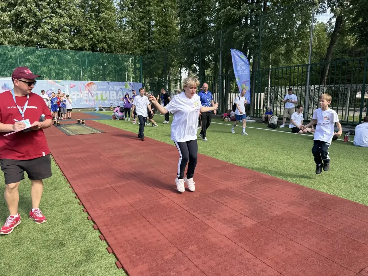 23 мая в Лужниках состоялся общегородской фестиваль ГТО «ГОНКИ ГТО».   🧑‍🧑‍🧒Нашу школу представила с