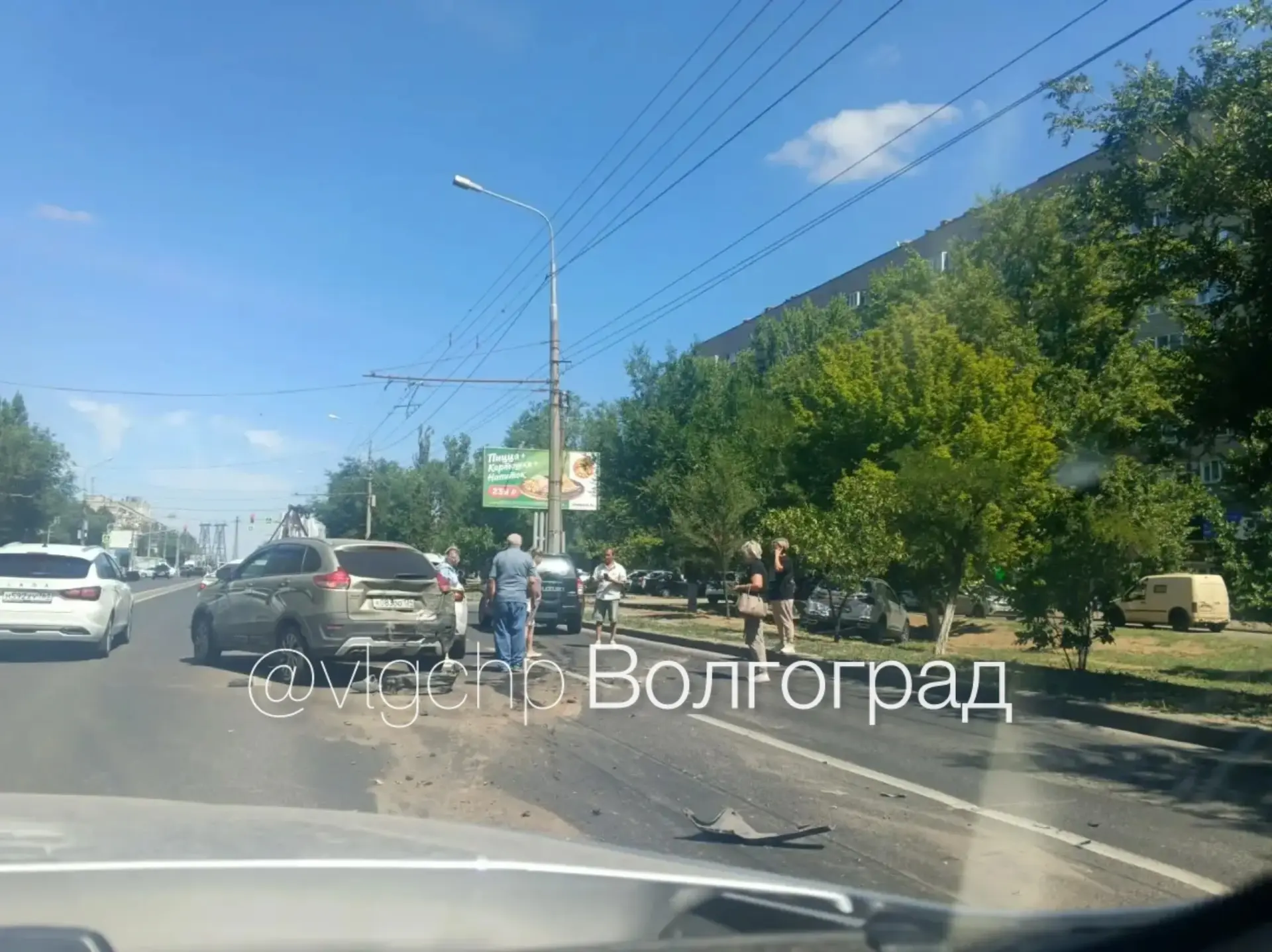 На Спартановке, возле остановки «Старт», только что произошло массовое ДТП.