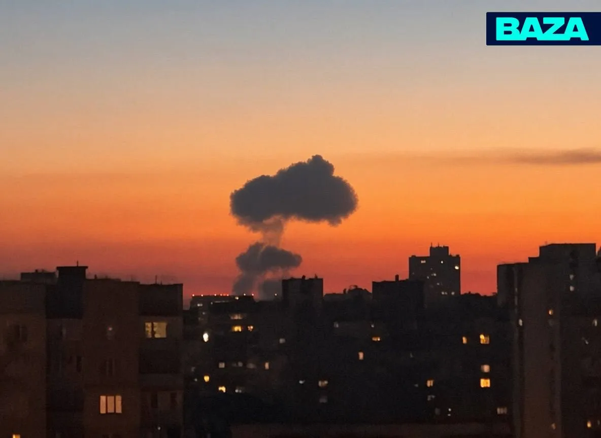 В Киевской области прозвучали несколько мощных взрывов. В соцсетях очевидцы публикуют к...