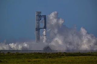 SpaceX в последний момент отменила 13-й испытательный полет Starship, который должен бы...