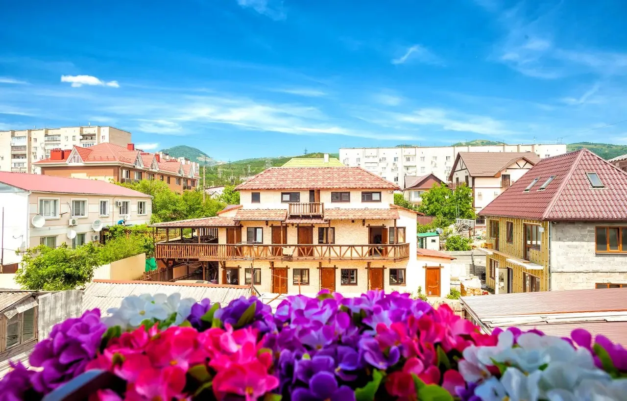 📍 Кабардинка
🏡 Гостевой дом "Морской город"
☎️ Забронировать этот дом вы можете на нашем сайте: ht