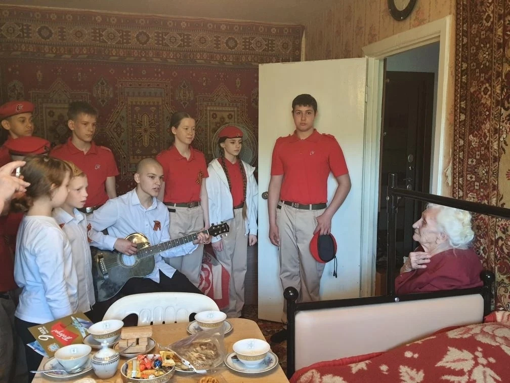 🕊️ В эти майские дни в Жигулёвске проходят душевные визиты к нашим ветеранам.  Накануне Дня Победы ю