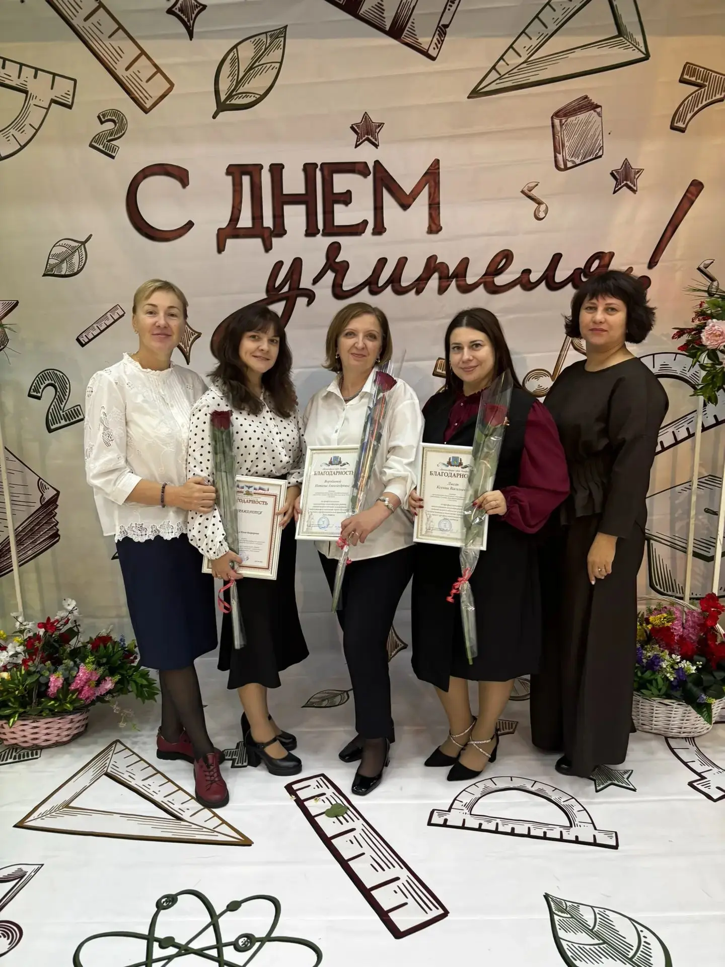 💐 В Белгородском Дворце детского творчества царили улыбки, цветы и аплодисменты — здес...