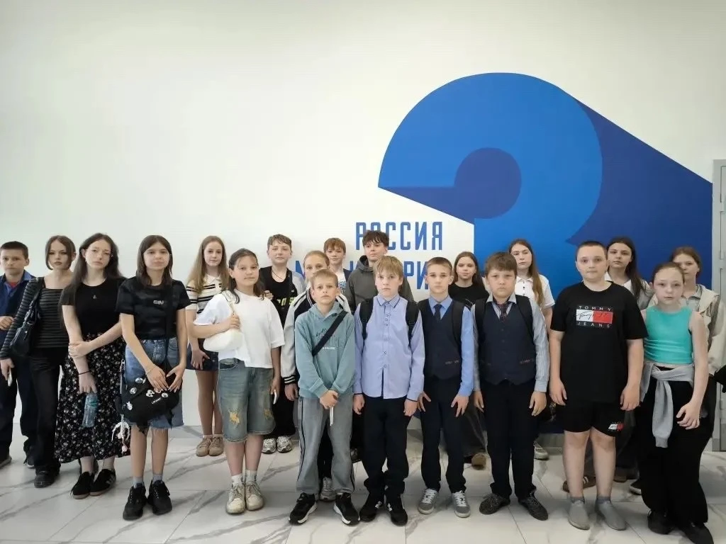 Сегодня учащиеся нашей школы посетили тематическую экспозицию «Россия-моя история», рас...