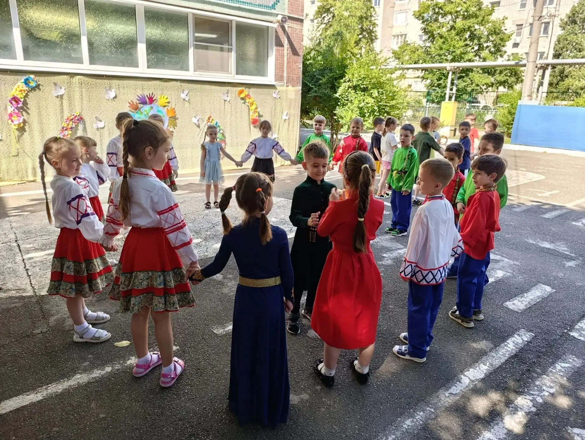 В нашем детском саду прошёл тёплый и яркий праздник, посвящённый Международному дню дружбы — и он ст