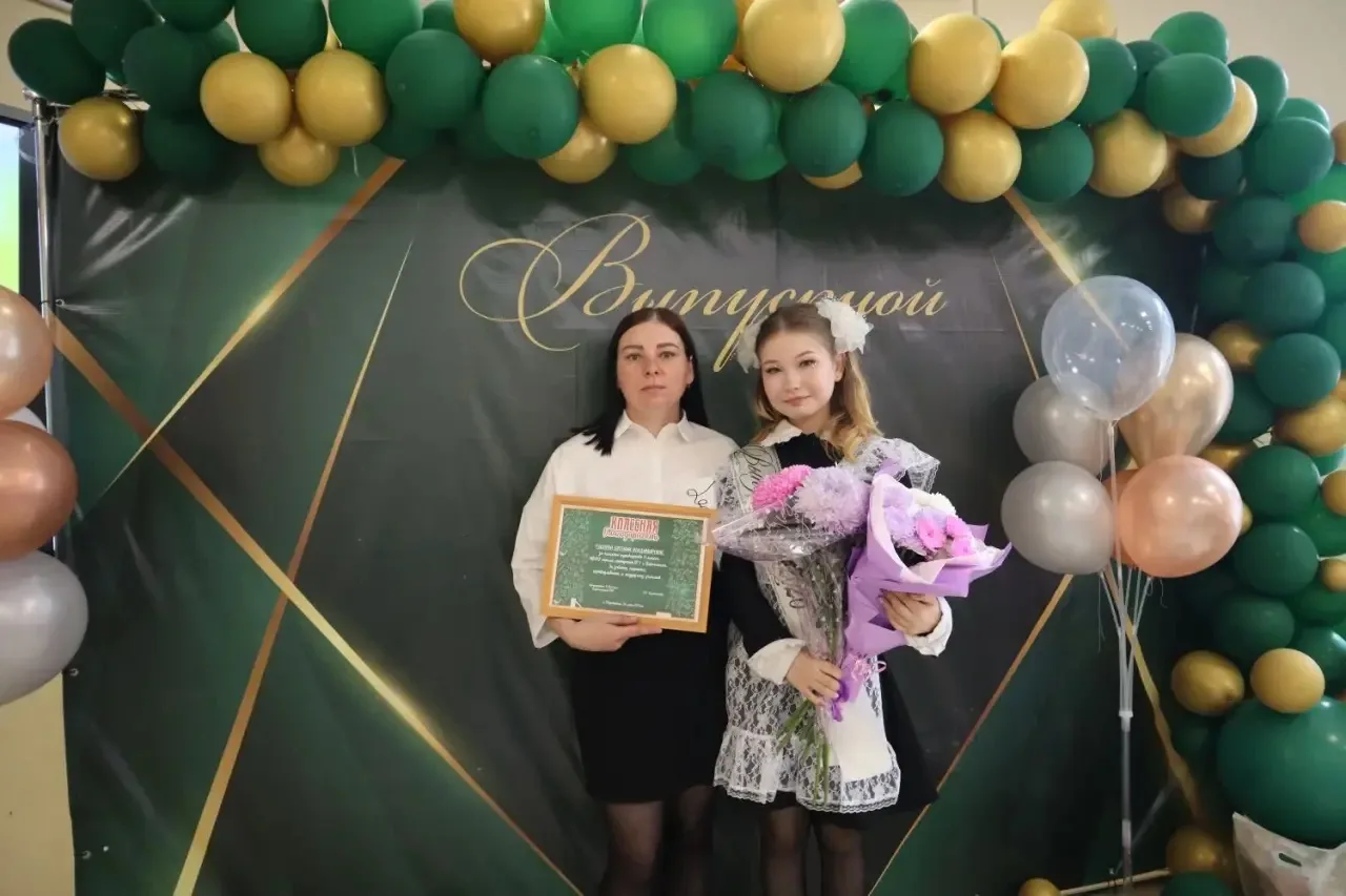 Сегодня в школах Поронайского района прошли торжественные линейки, посвященные празднику «Последний 
