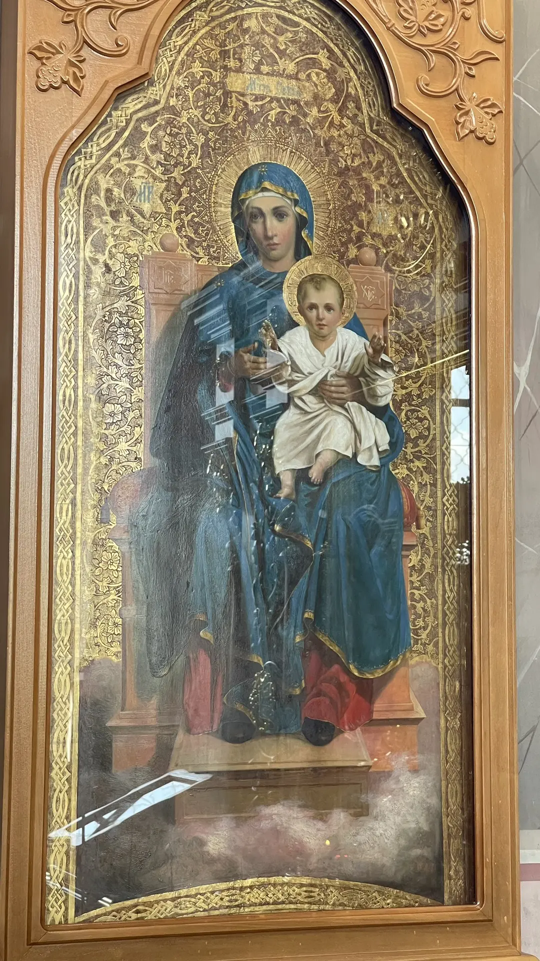 Богородица Матерь Света
Редкая икона, находится в церкви Успения Пресвятой Богородицы в селе Суворов