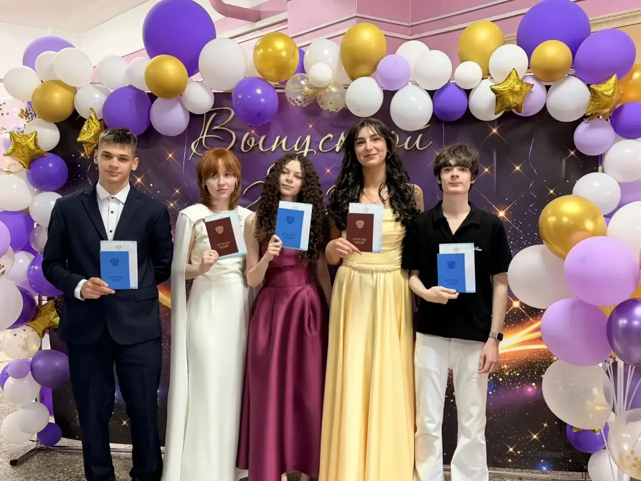 🎉 Выпускной вечер 11 класса — прошёл! 🎉

Кажется, только вчера эти ребята бегали на переменах, пер