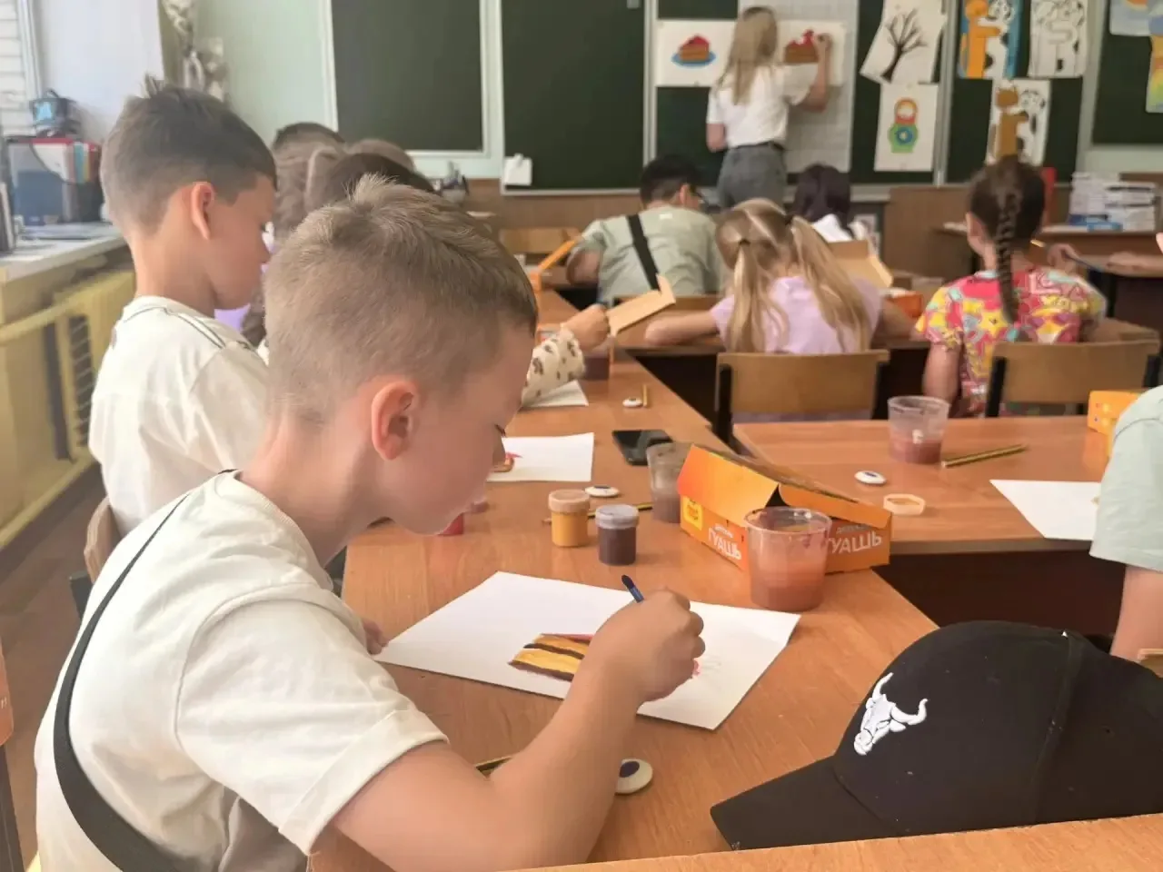 🎉 День именинников в лагере: праздник, который запомнится! 🎉

Сегодня в лагере был особенный день 
