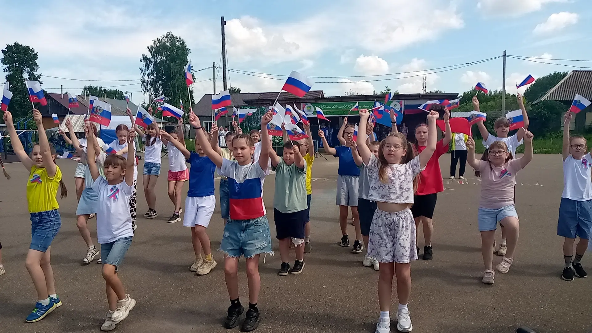 ❤Два праздника в одном сердце: День России и День рождения посёлка Лебяжье

🇷🇺Сегодня, 12 июня, дл