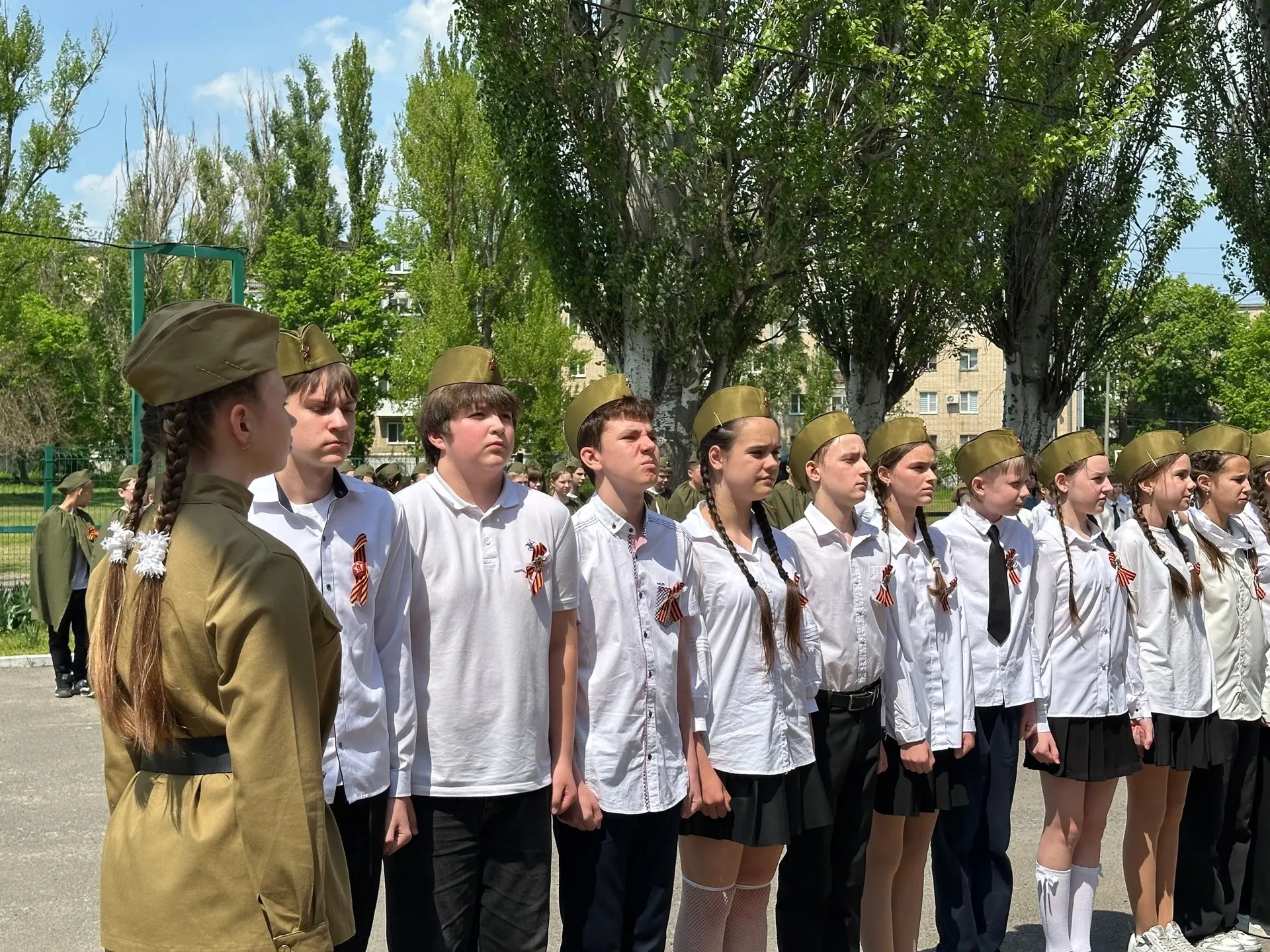 🪖 Смотр строя и песни — в честь 81-й годовщины Великой Победы!  В нашей школе прошёл традиционный см