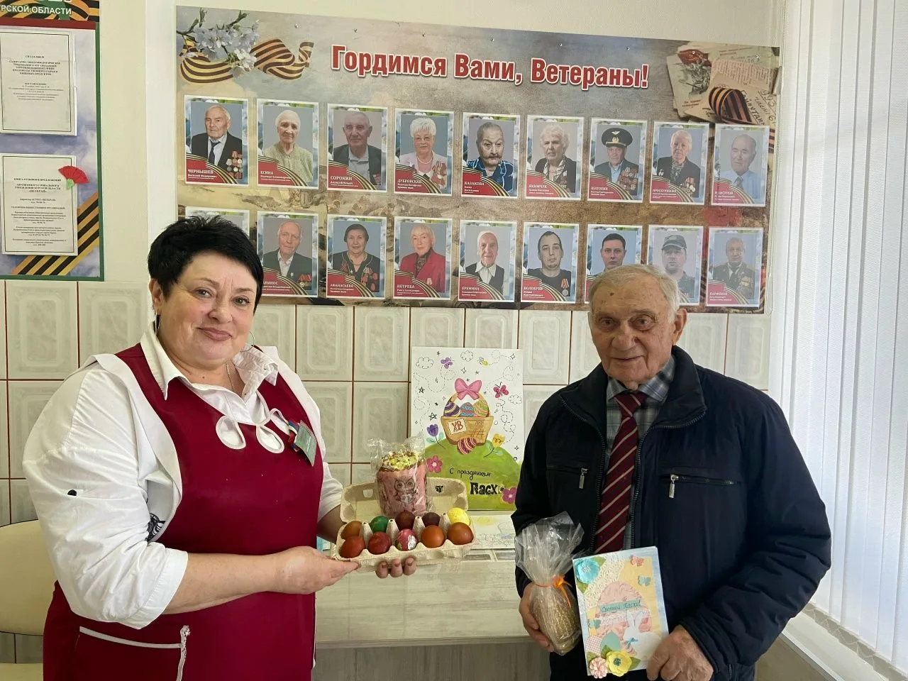 ❤️Всю Светлую Седмицу сотрудники учреждения "Ветеран" продолжали поздравлять получателей социальных 