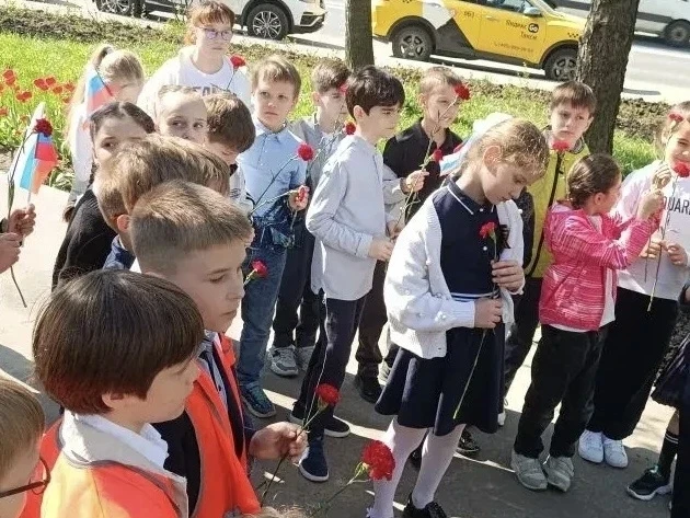 🕊️Символ нашей памяти  📍Академика Челомея, 6А  🎖️Есть традиции, которые объединяют поколения. В пред