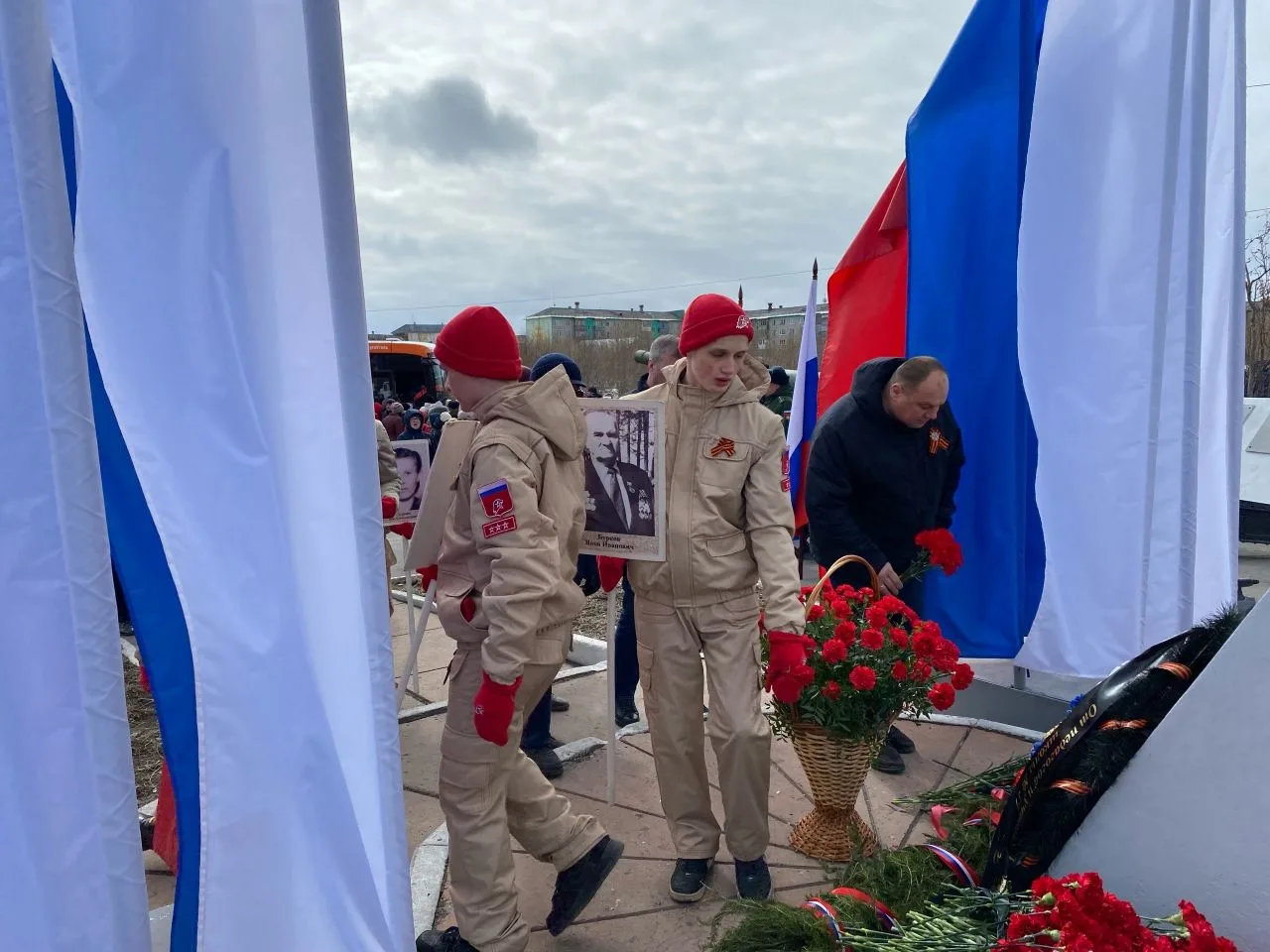 🔥Мы помним! Мы гордимся! 9 мая юнармейцы и педагоги нашей школы приняли участие в митинге, посвящённ