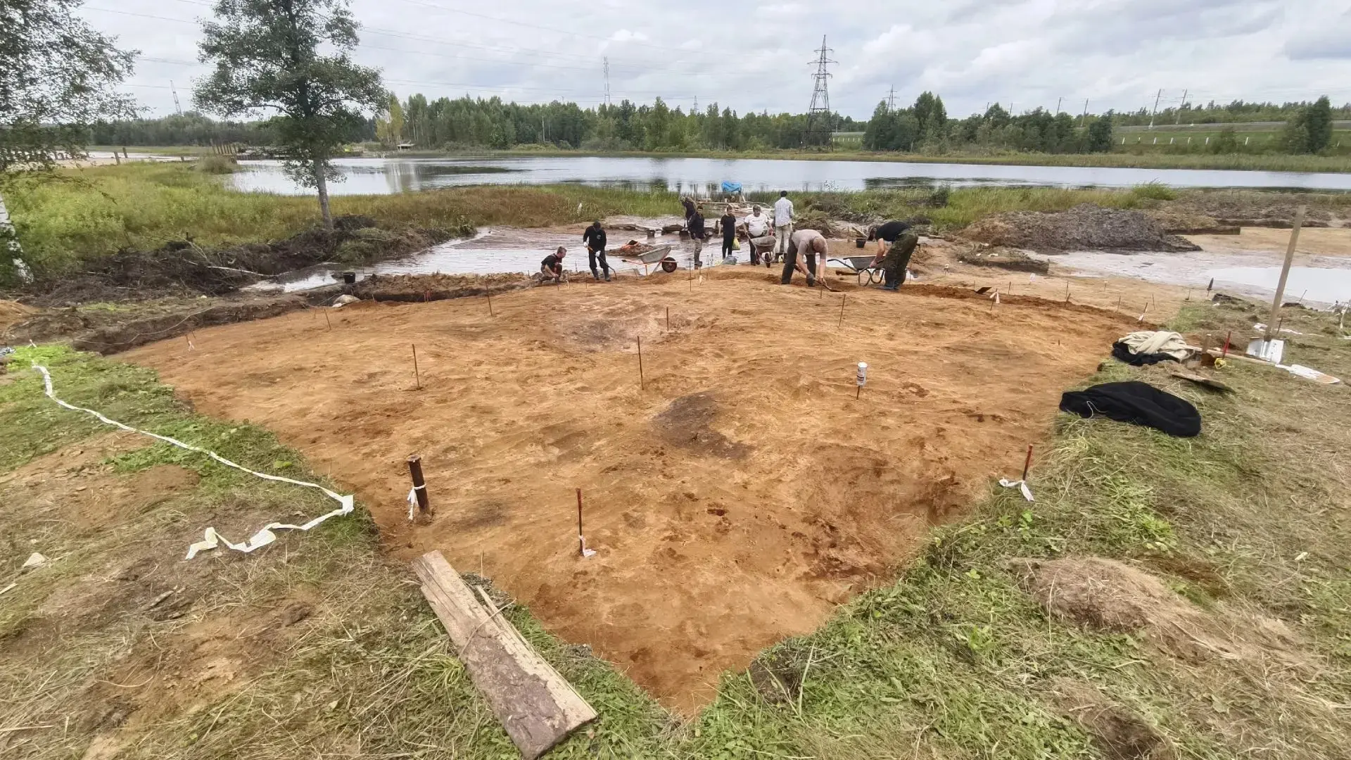 ⚒️ 🛖 «Чемодан» древностей: археологи изучают мезолит у Окуловки