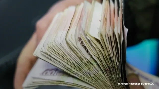 В России с 1 января вырастет доля окладов в зарплате работников госорганов,рассказала Т...