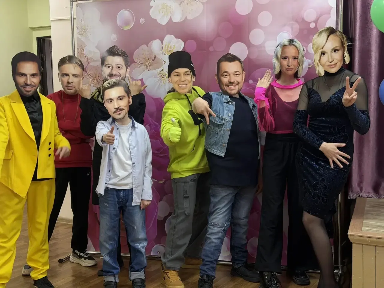 Весёлый праздник весны и красоты!
