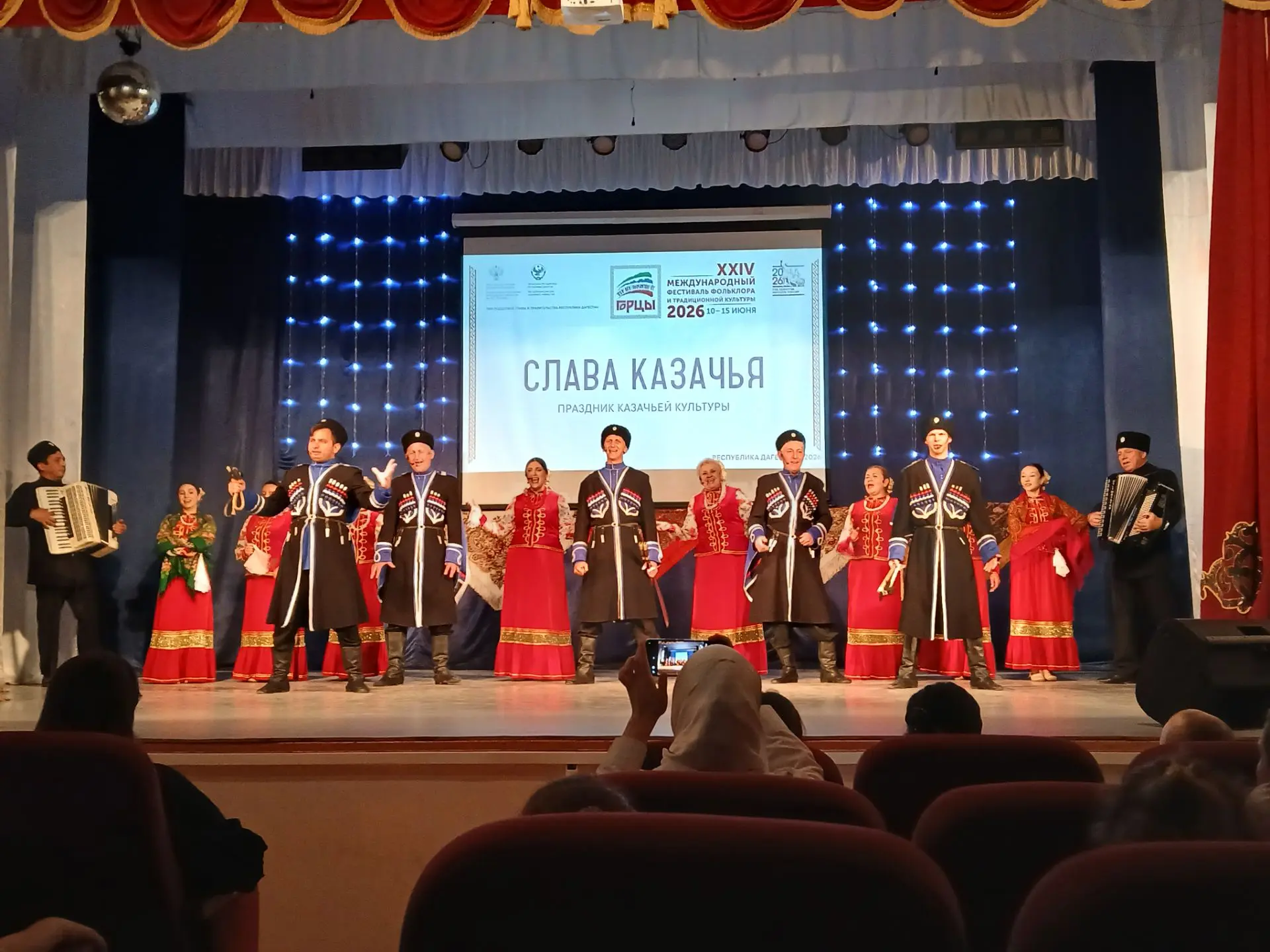 🏇 «Слава казачья»

🎭 Государственный Кизлярский Терский ансамбль казачьей песни стал одним из ярки