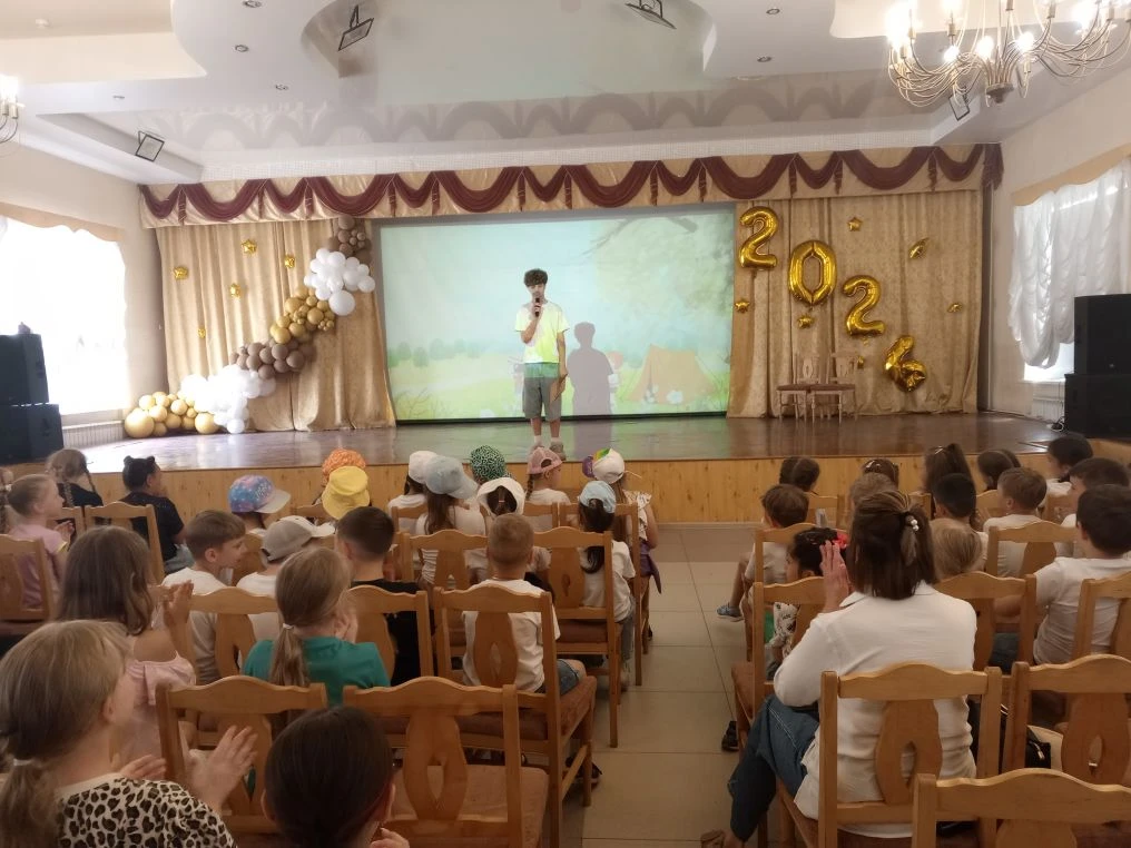 В пришкольном лагере гимназии  состоялось  официальное открытие смены. Школа наполнилась звонким дет
