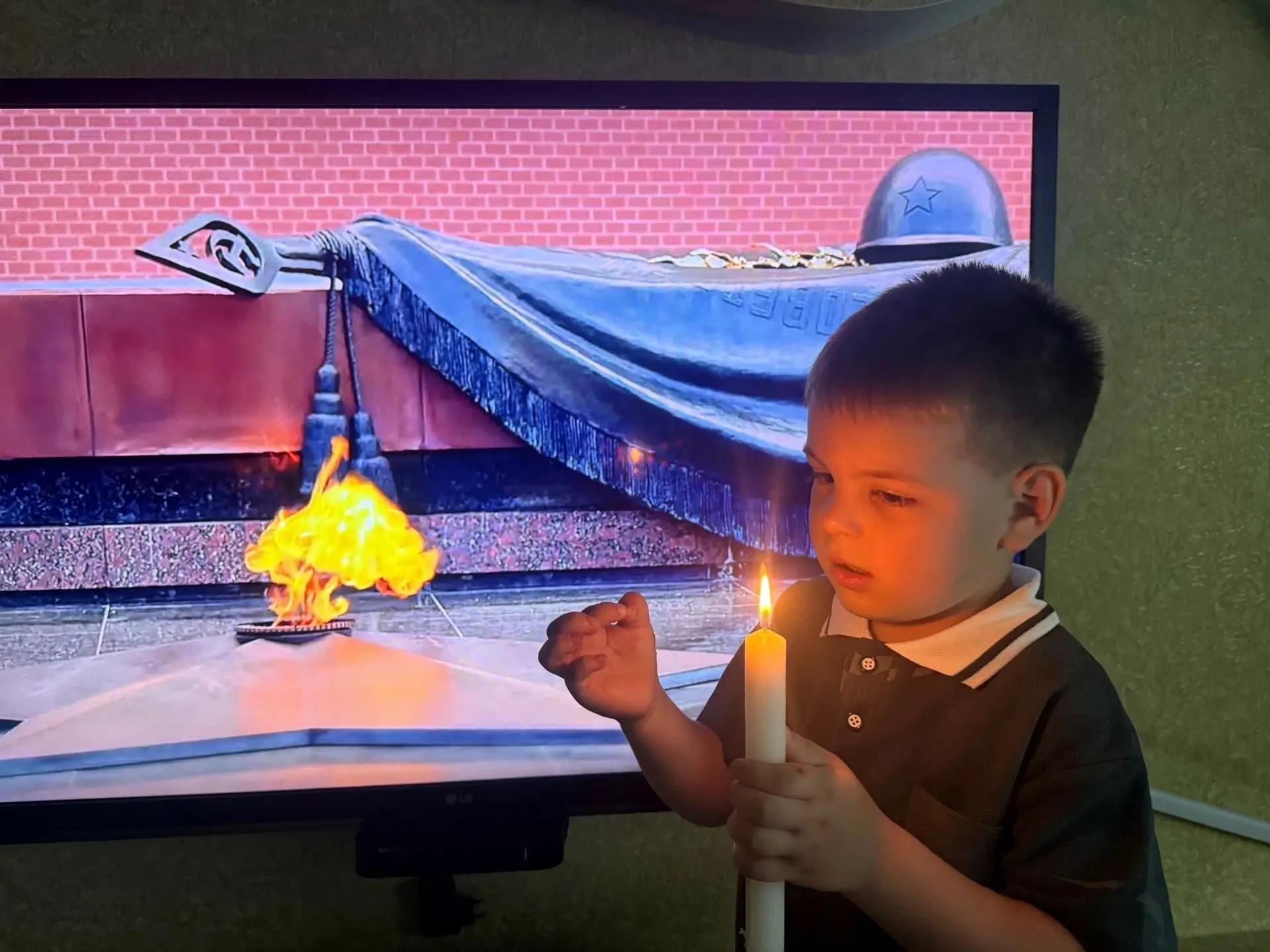 🕯️С чувством глубокого уважения и благодарности воспитаник группы "Светлячки" дошкольного корпуса "