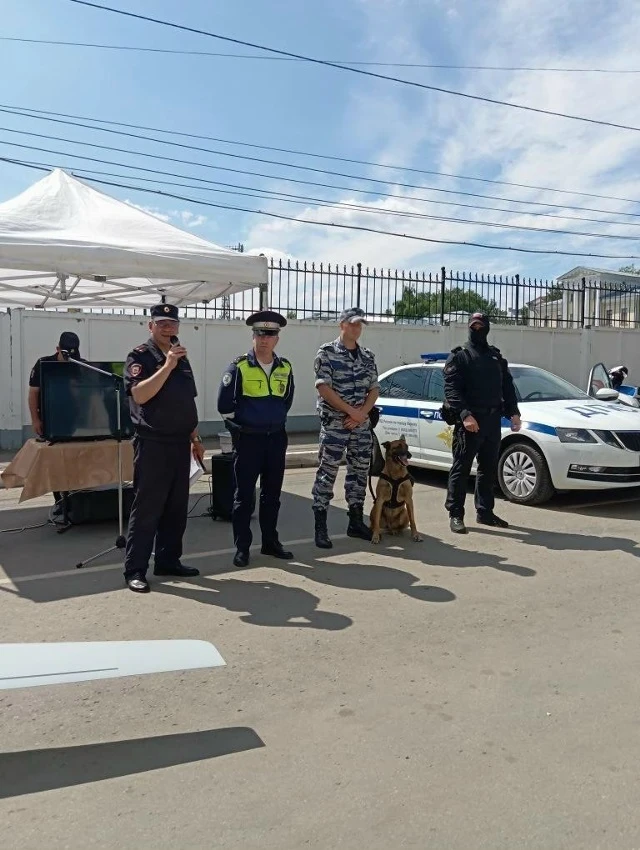 👮‍🇷🇺В Кирове прошла акция «Один день с полицией России»

👉В государственный праздник День России