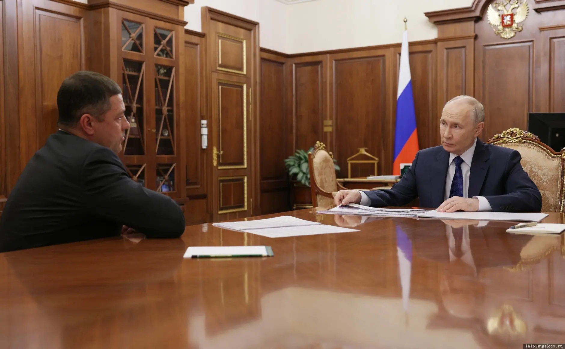 Рабочая встреча президента России Владимира Путина с губернатором Псковской области Мих...