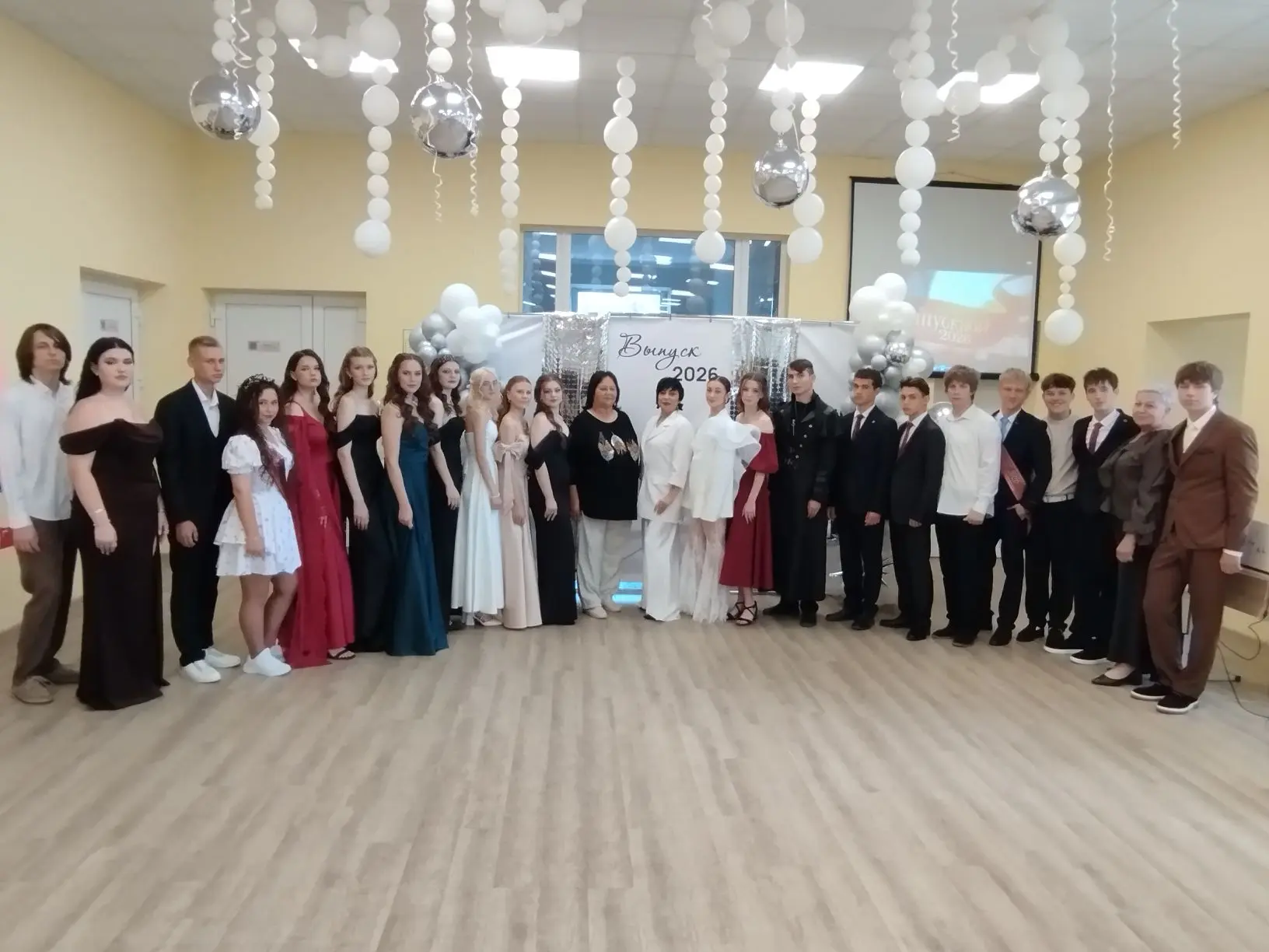 🎊🎈💫В ДОБРЫЙ ПУТЬ, ДОРОГИЕ ВЫПУСКНИКИ

🎉 Сегодня, 27 июня 2026г., для наших одиннадцатиклассников