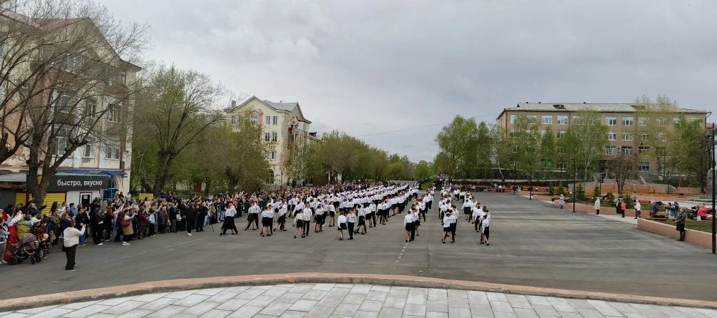 🇷🇺 Вальс Победы в Медногорске: танцевали всем городом!