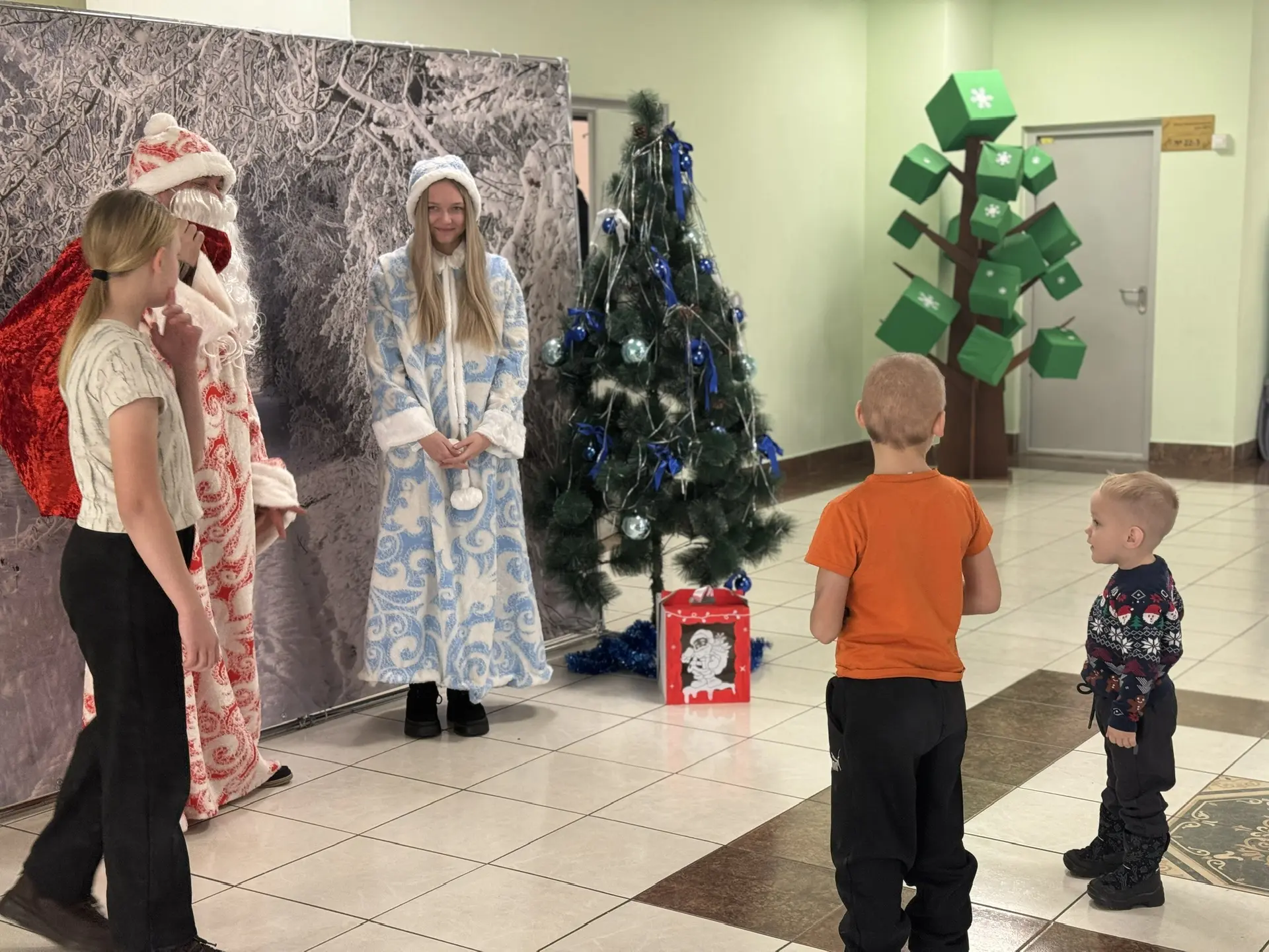 🎄Педагоги МБОУ Заларинская СОШ №1 с огромным удовольствием присоединились к акции «Ёлка желаний»!  М